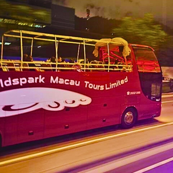 マカオ_オープントップバス